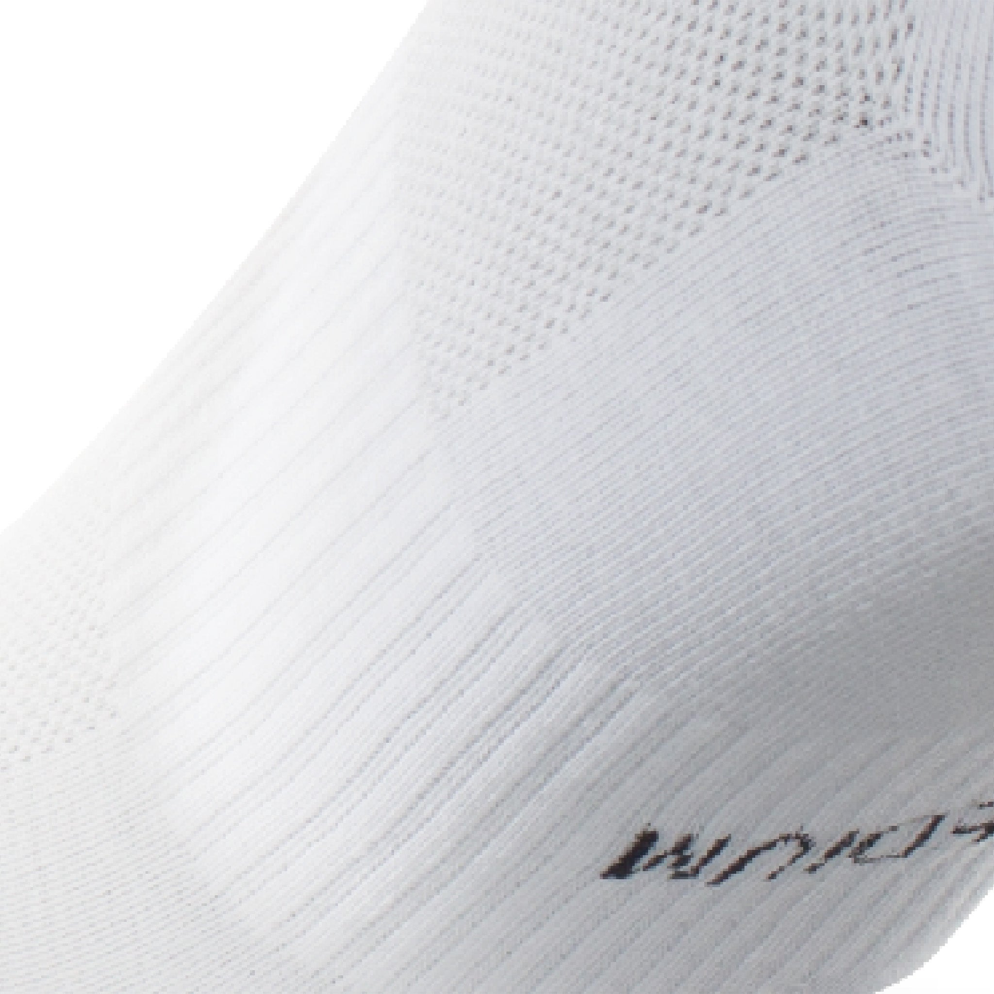 Close up view of elastic arch of Lightfeet Invisible White No Show Sock