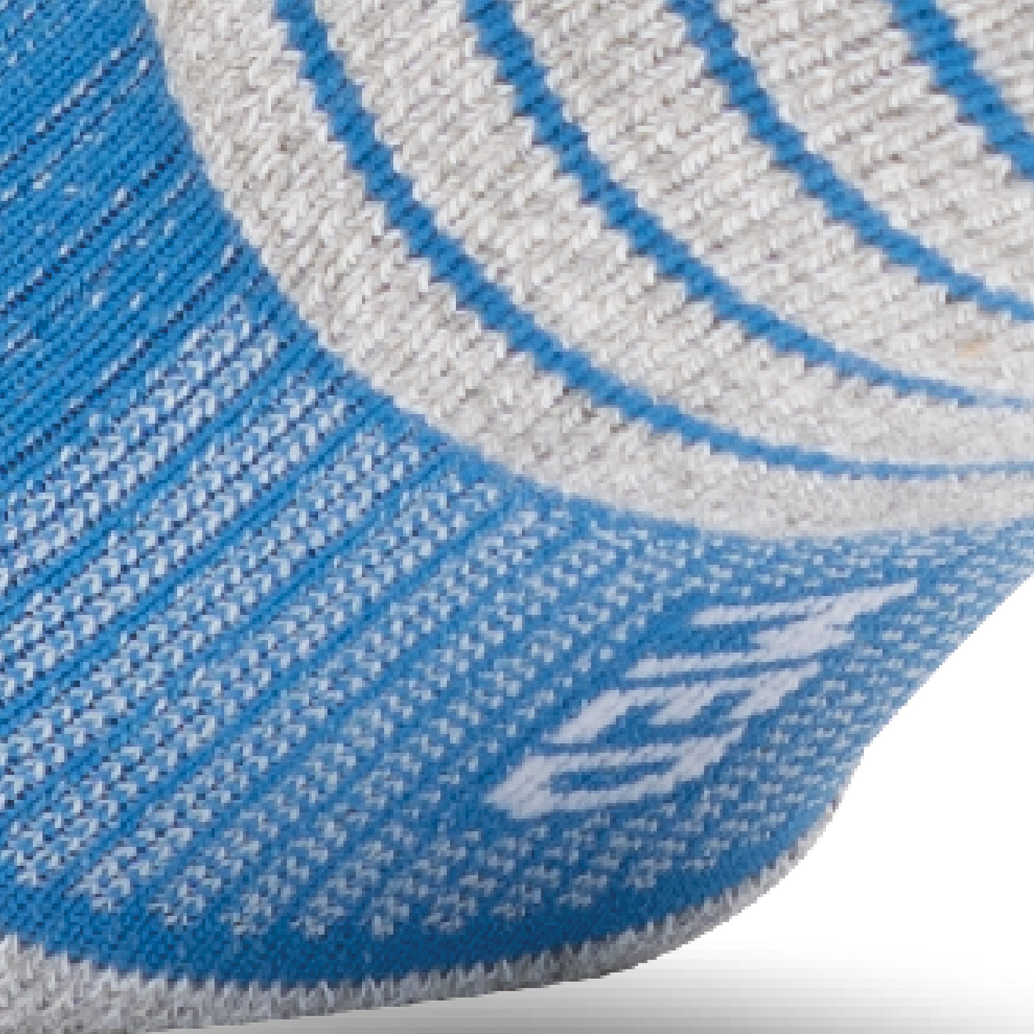 Close up view of elastic arch of Lightfeet Performance Blue Ankle Sock #colour_blue