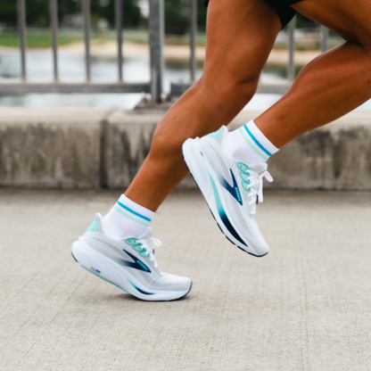 Image of person wearing Lightfeet Performance 2 Stripes White Blue Glacier Quarter Socks 