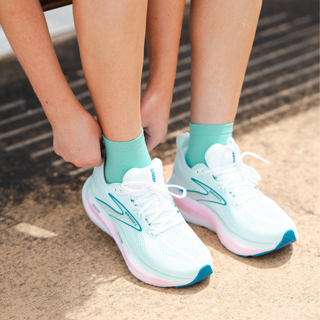 Person wearing Lightfeet Performance Mint Quarter Crew Socks 